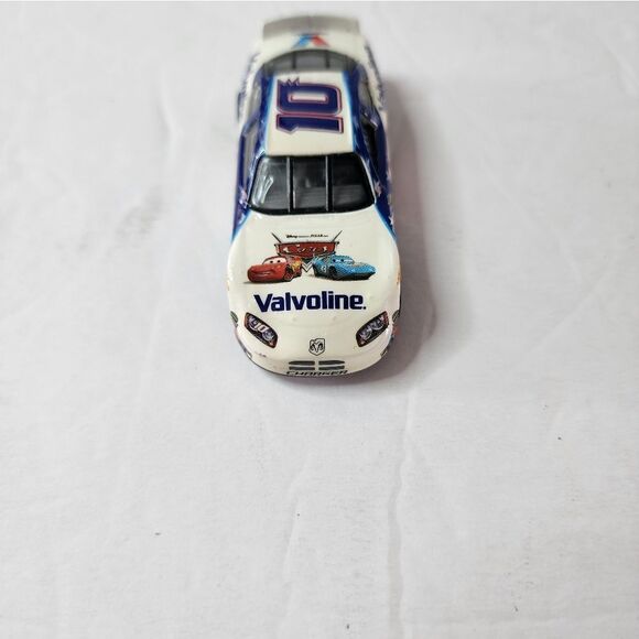 valvoline hotwheels race car - Picture 4 of 6